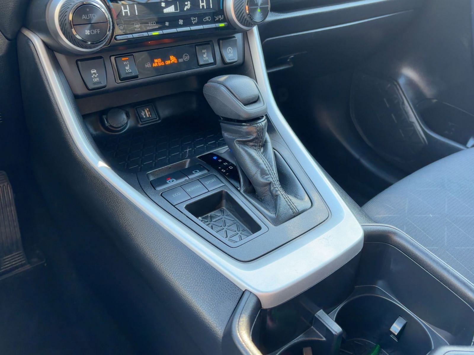 Thumbnail: 2025 Toyota RAV4 - 31