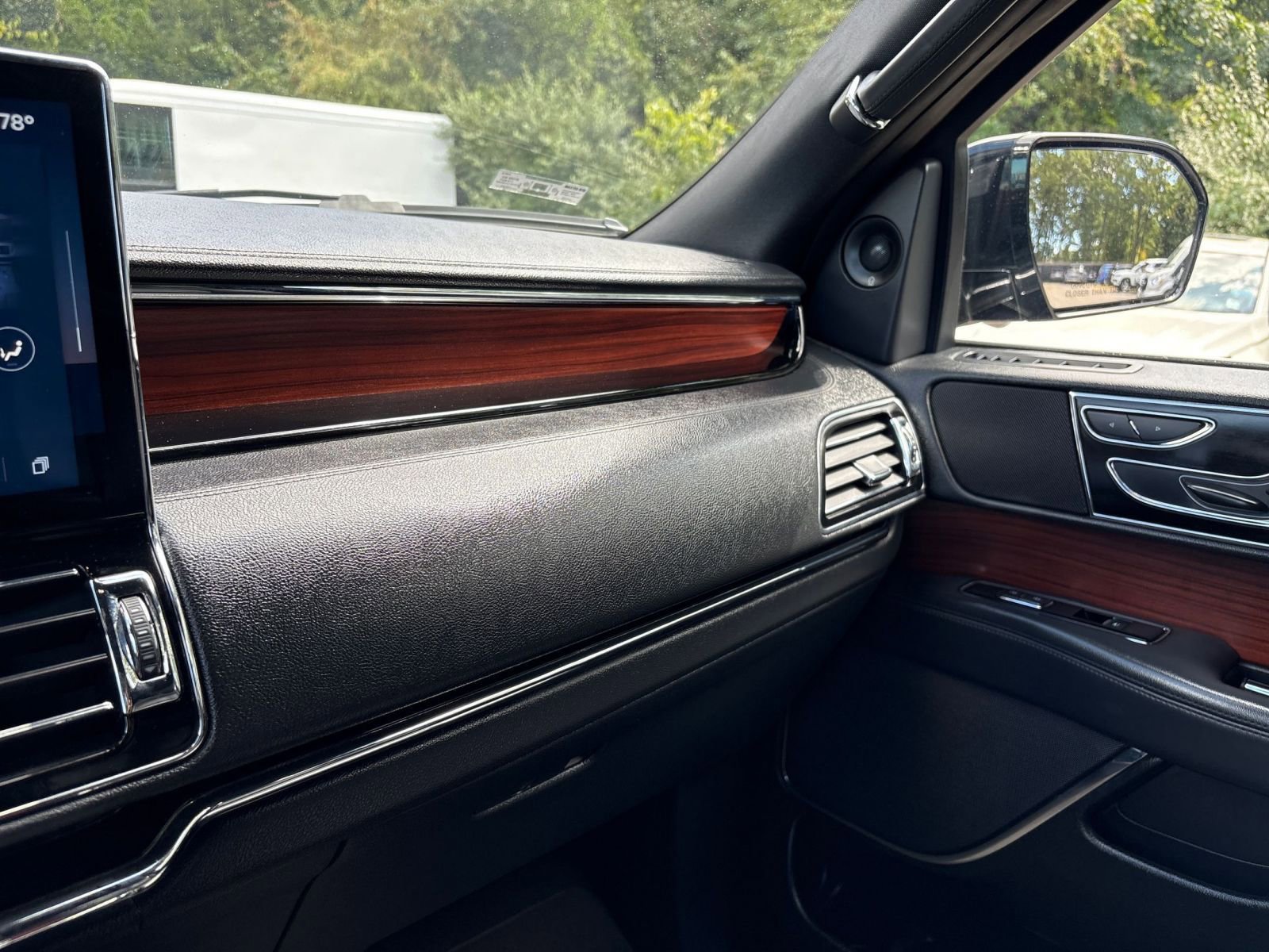 Thumbnail: 2024 Lincoln Navigator - 24