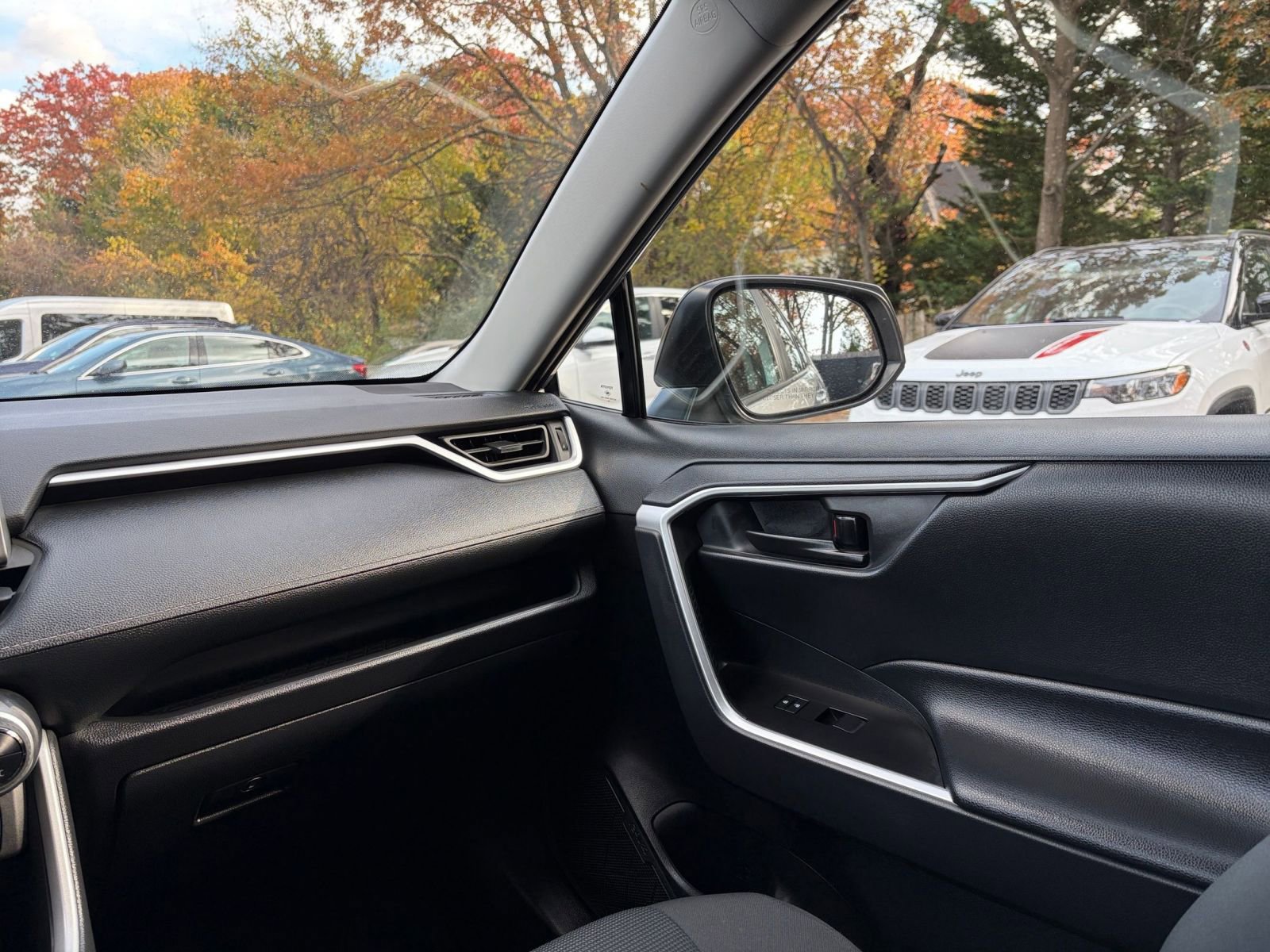 Thumbnail: 2025 Toyota RAV4 - 34