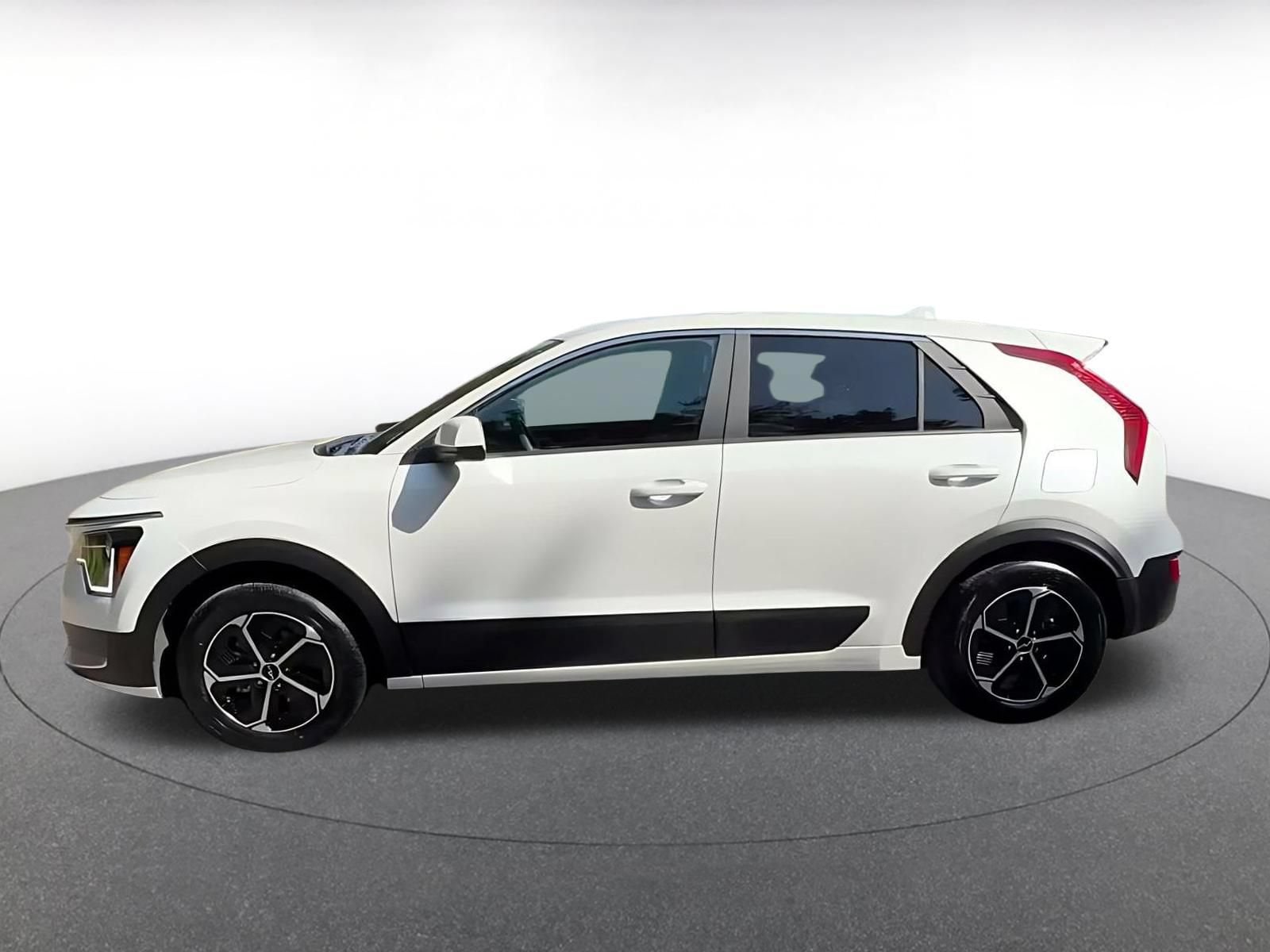 Thumbnail: 2026 Kia Niro - 7