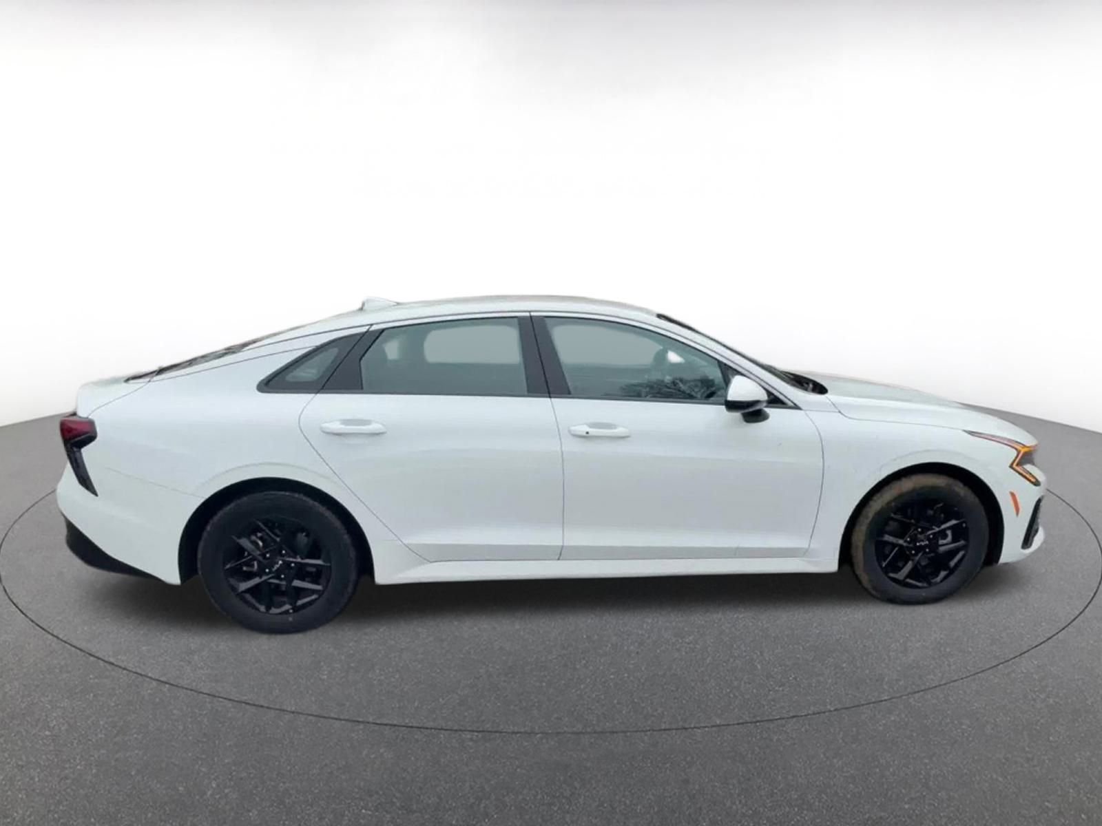 Thumbnail: 2025 Kia K5 - 16