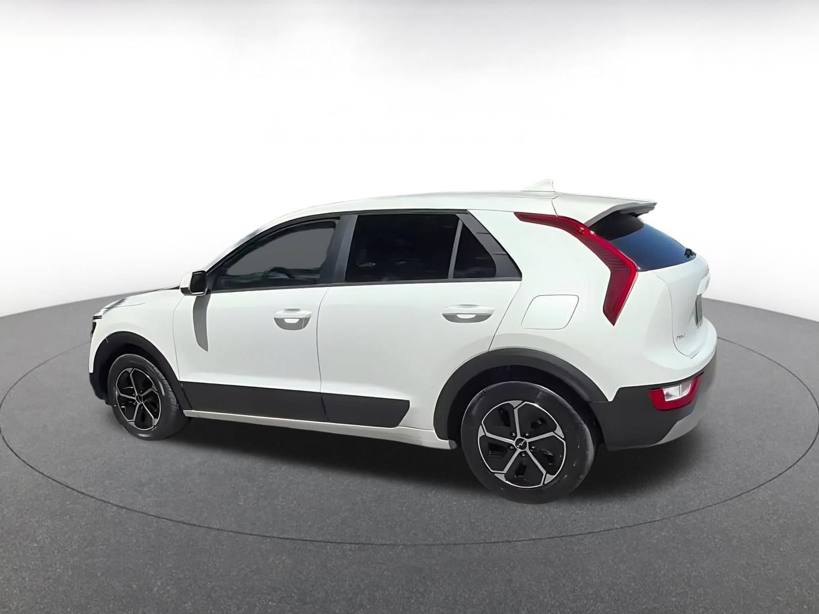 Thumbnail: 2026 Kia Niro - 10