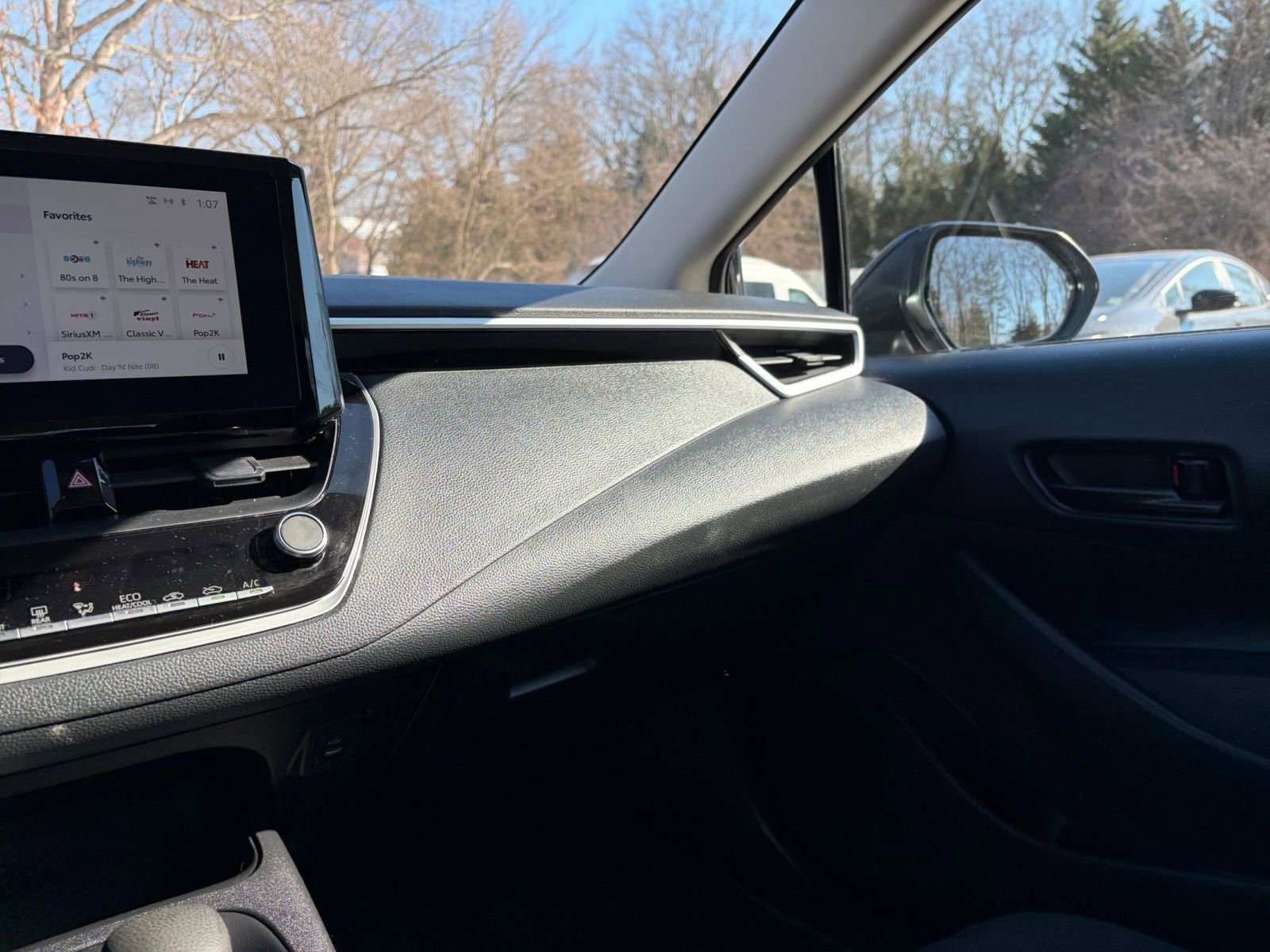 Thumbnail: 2025 Toyota Corolla - 33