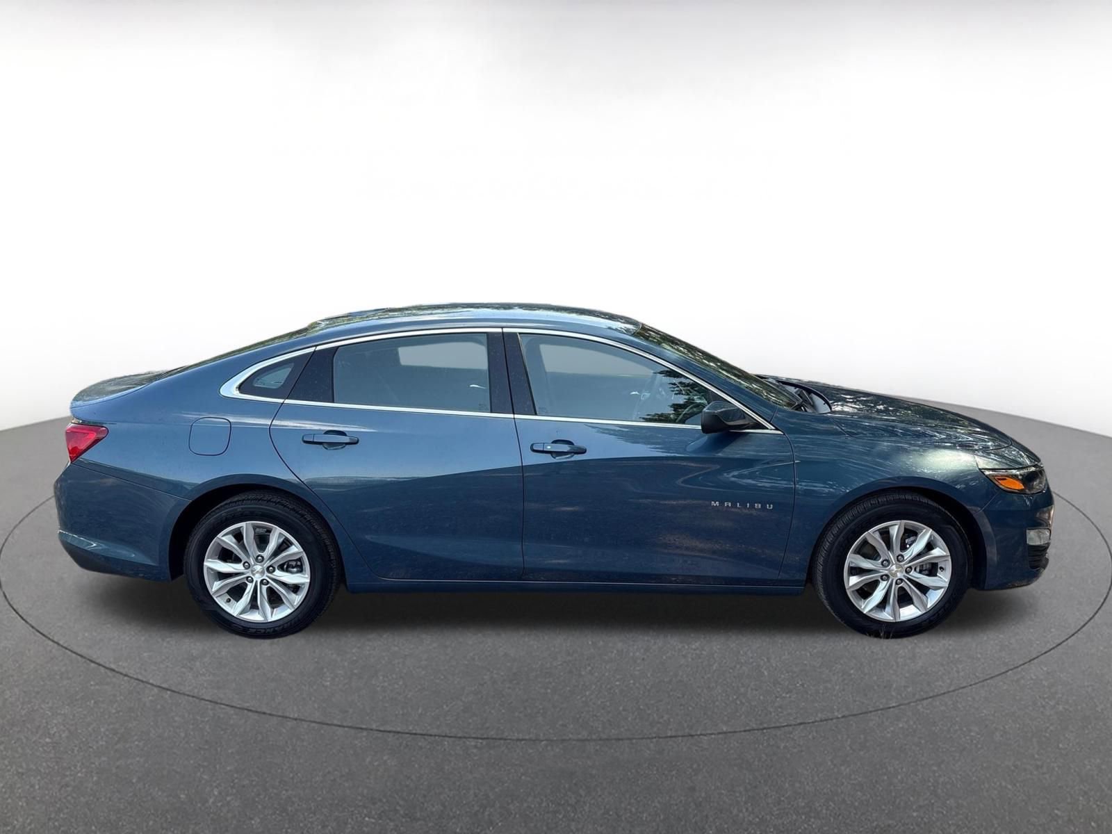 Thumbnail: 2024 Chevrolet Malibu - 10