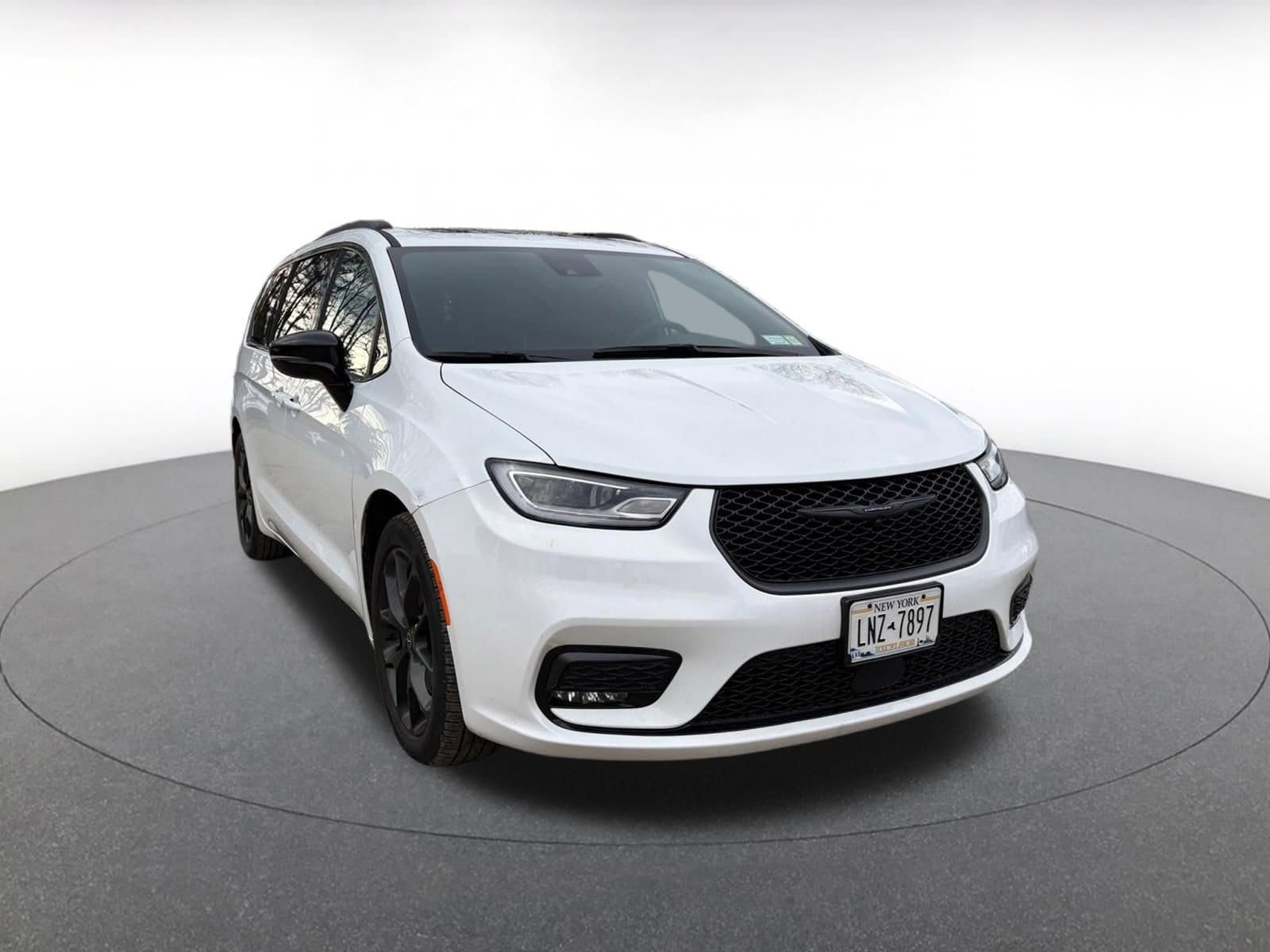 Thumbnail: 2025 Chrysler Pacifica - 1