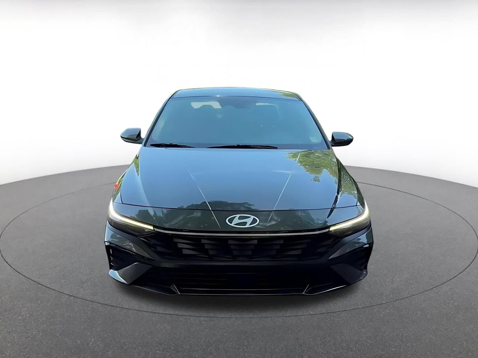 Thumbnail: 2025 Hyundai Elantra - 4