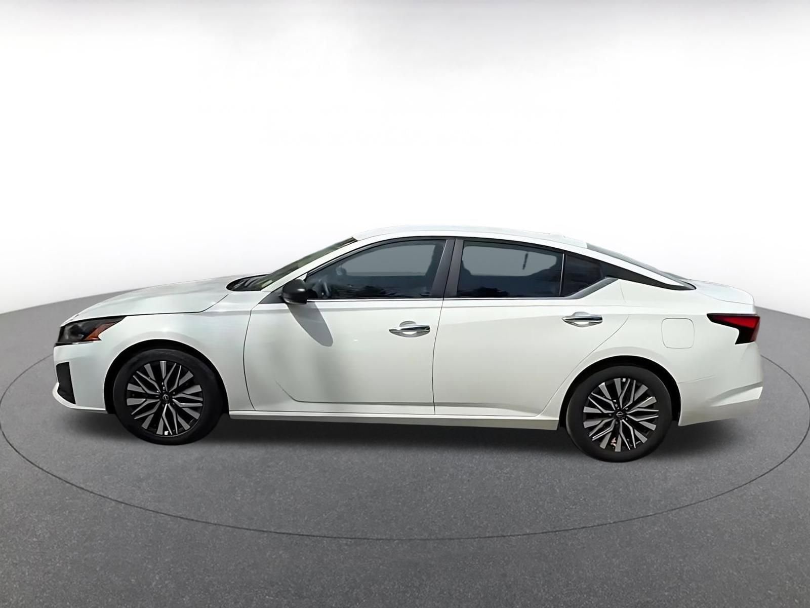 Thumbnail: 2025 Nissan Altima - 9