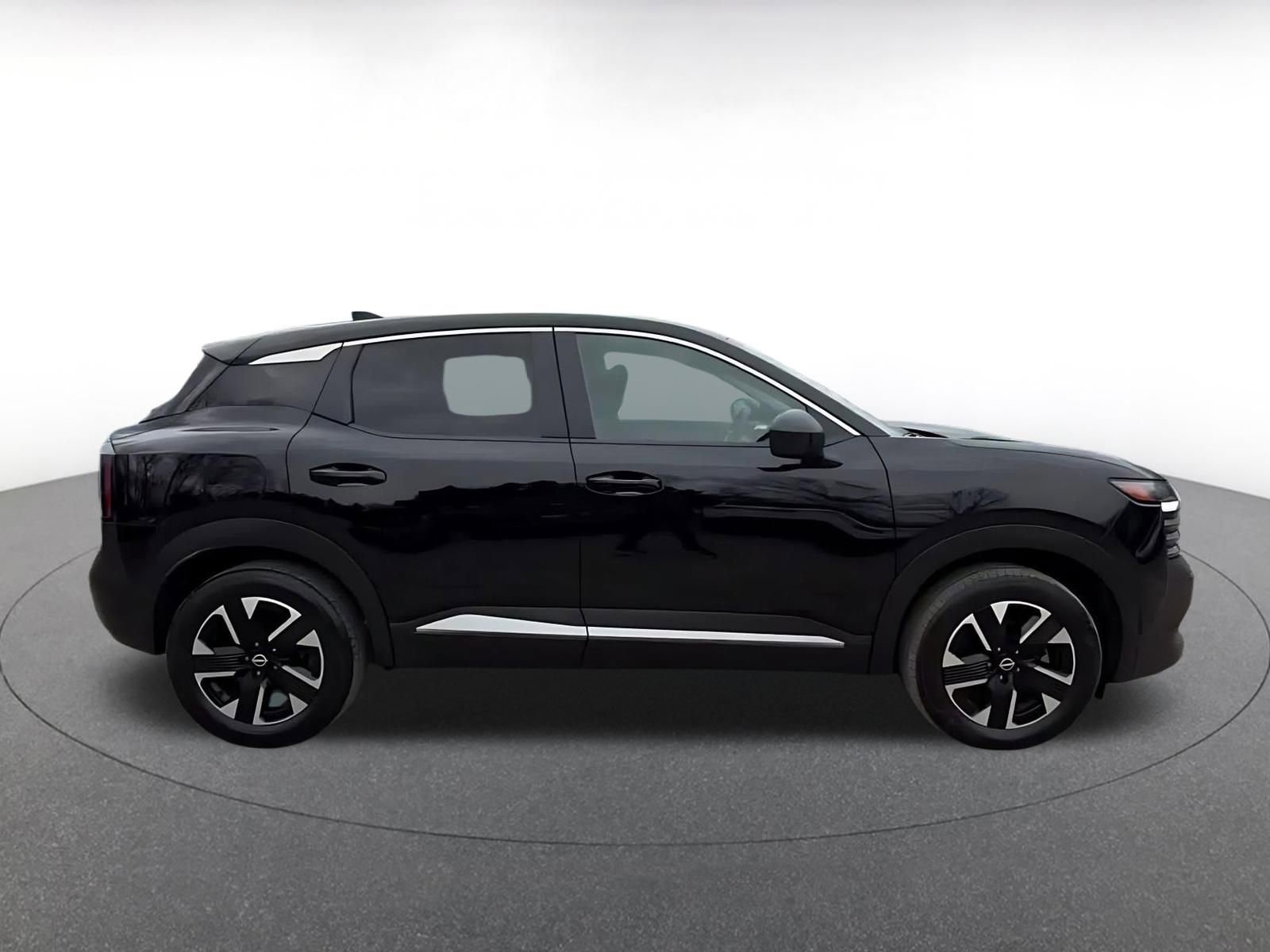 Thumbnail: 2025 Nissan Kicks - 16