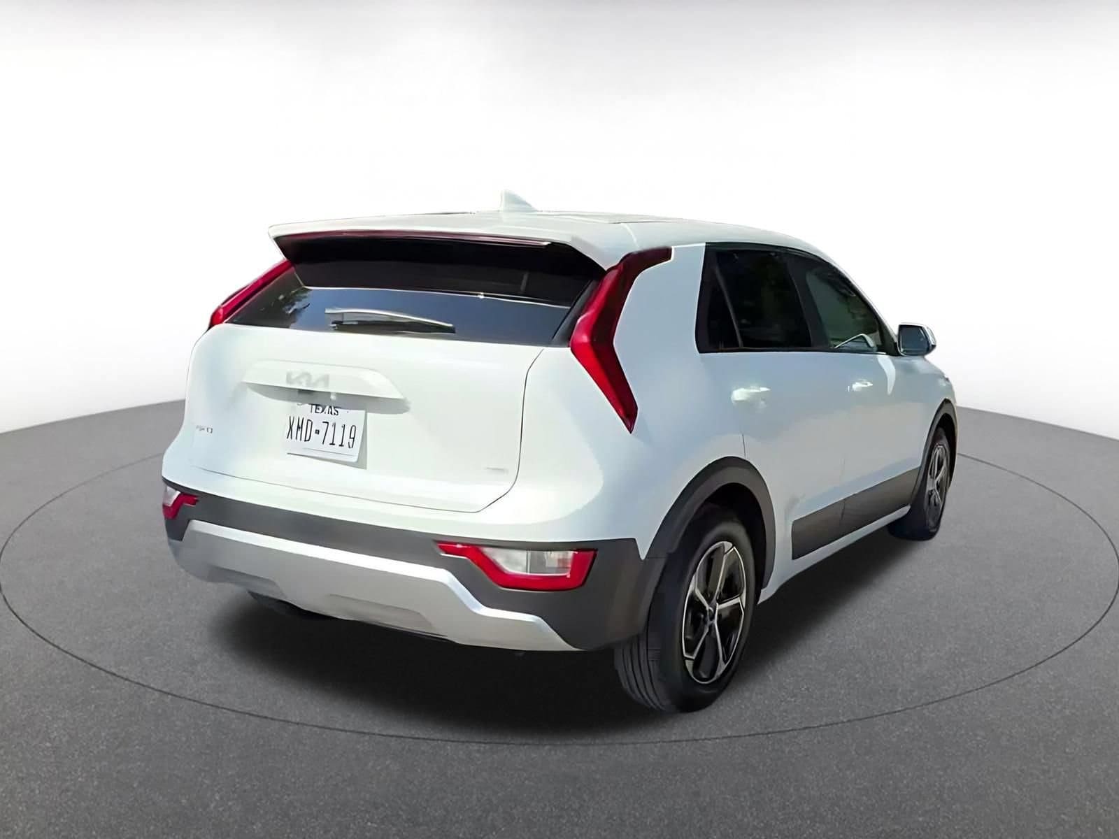 Thumbnail: 2026 Kia Niro - 11