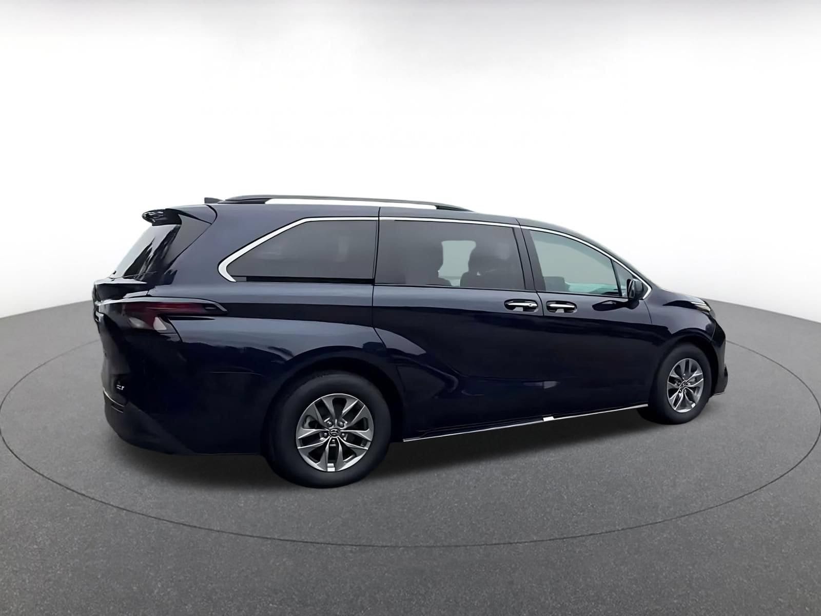 Thumbnail: 2025 Toyota Sienna - 14