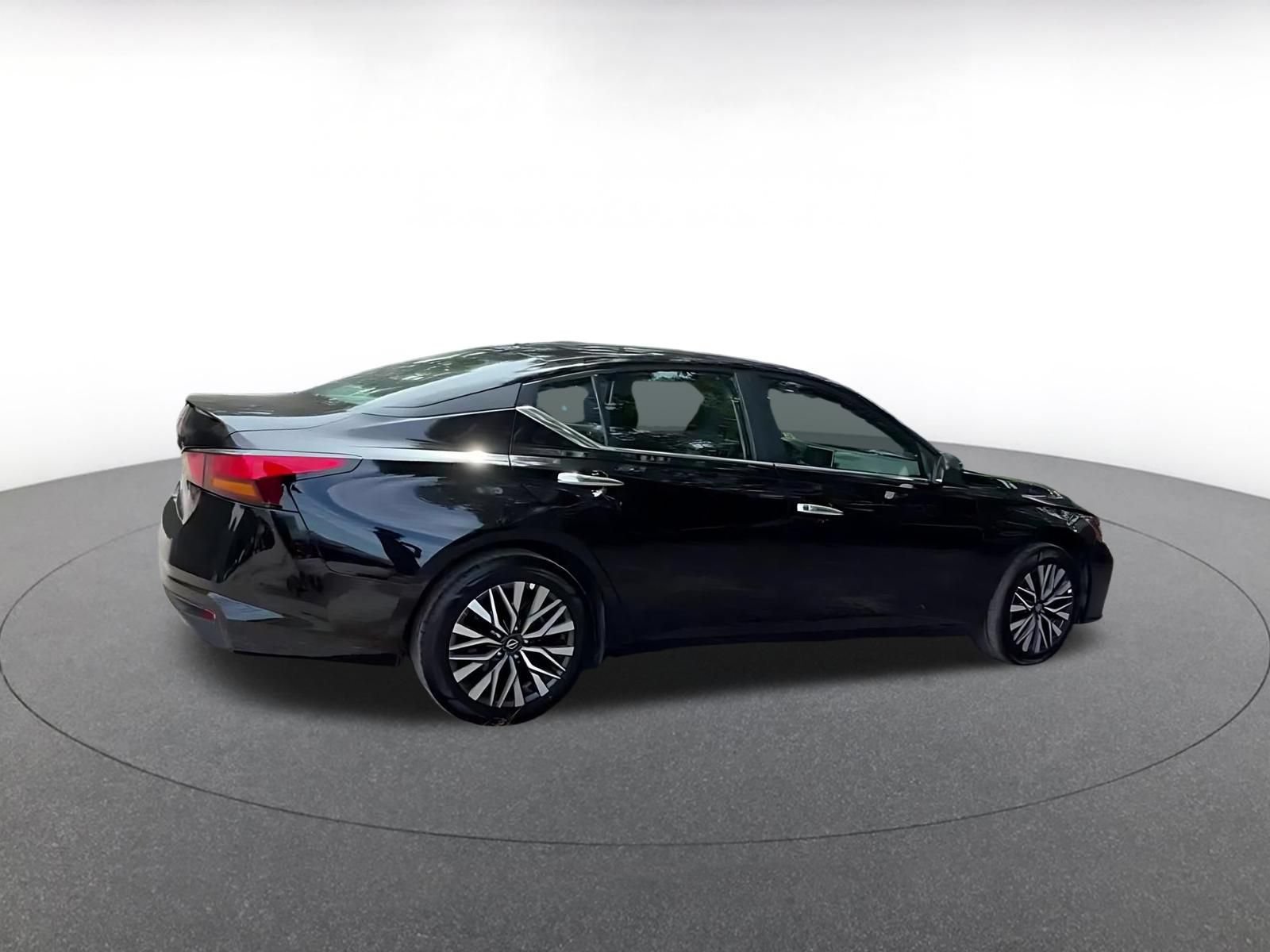 Thumbnail: 2025 Nissan Altima - 14