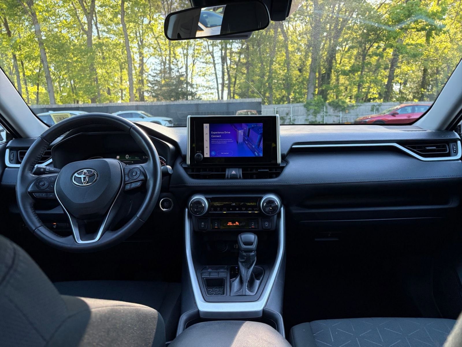 Thumbnail: 2025 Toyota RAV4 - 33