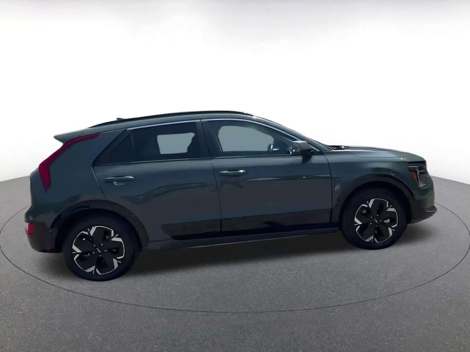 Thumbnail: 2023 Kia Niro - 8