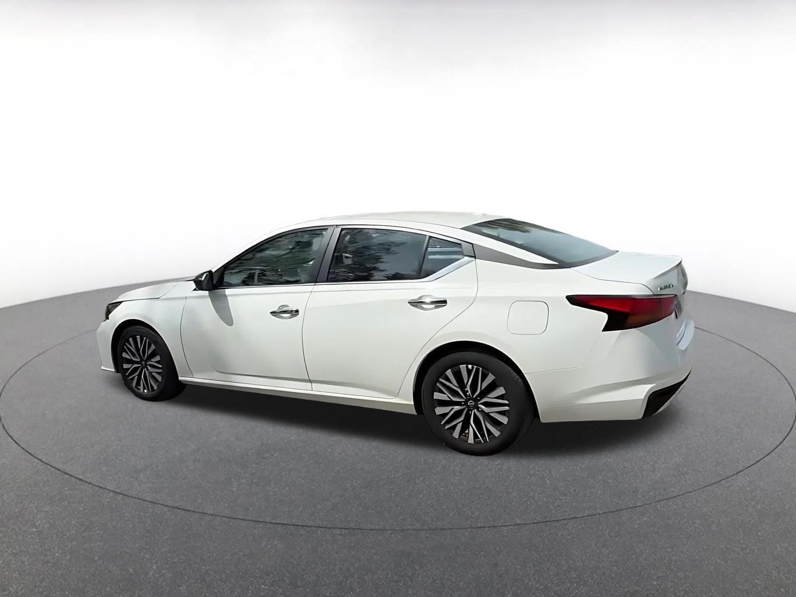 Thumbnail: 2025 Nissan Altima - 10