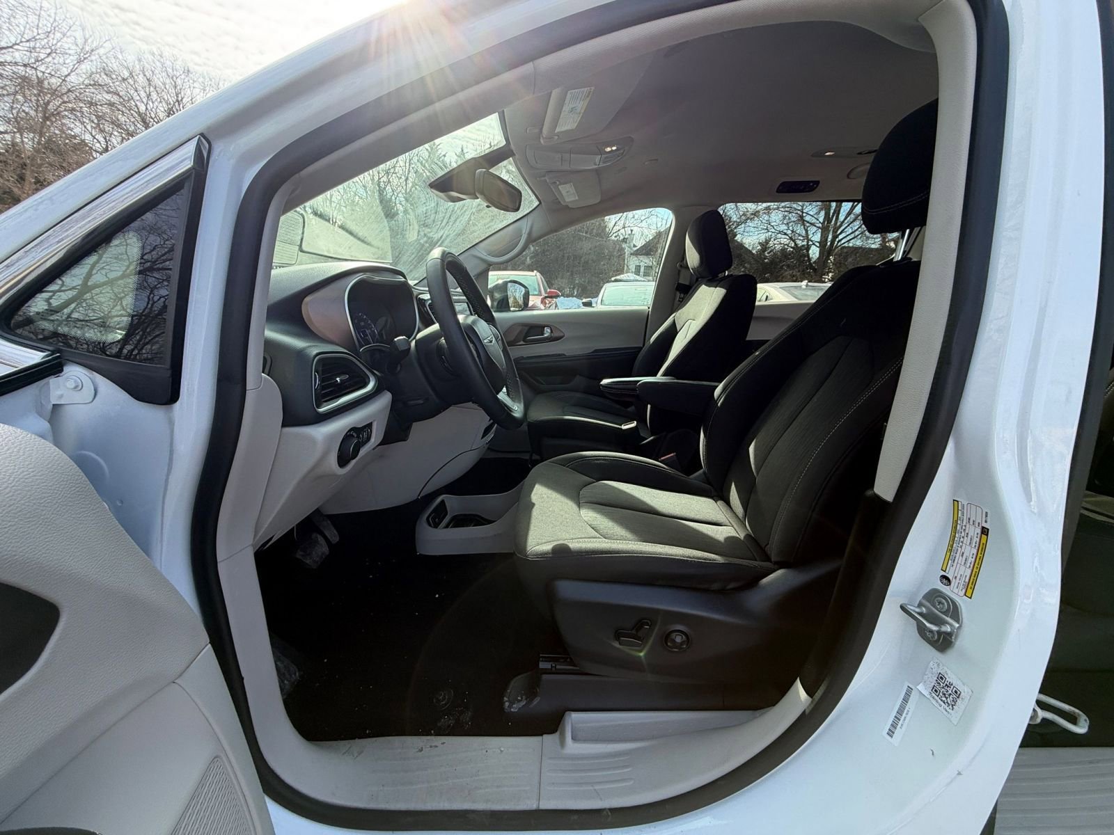 Thumbnail: 2024 Chrysler Voyager - 29