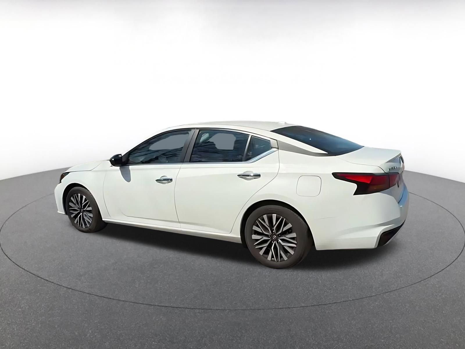 Thumbnail: 2025 Nissan Altima - 10