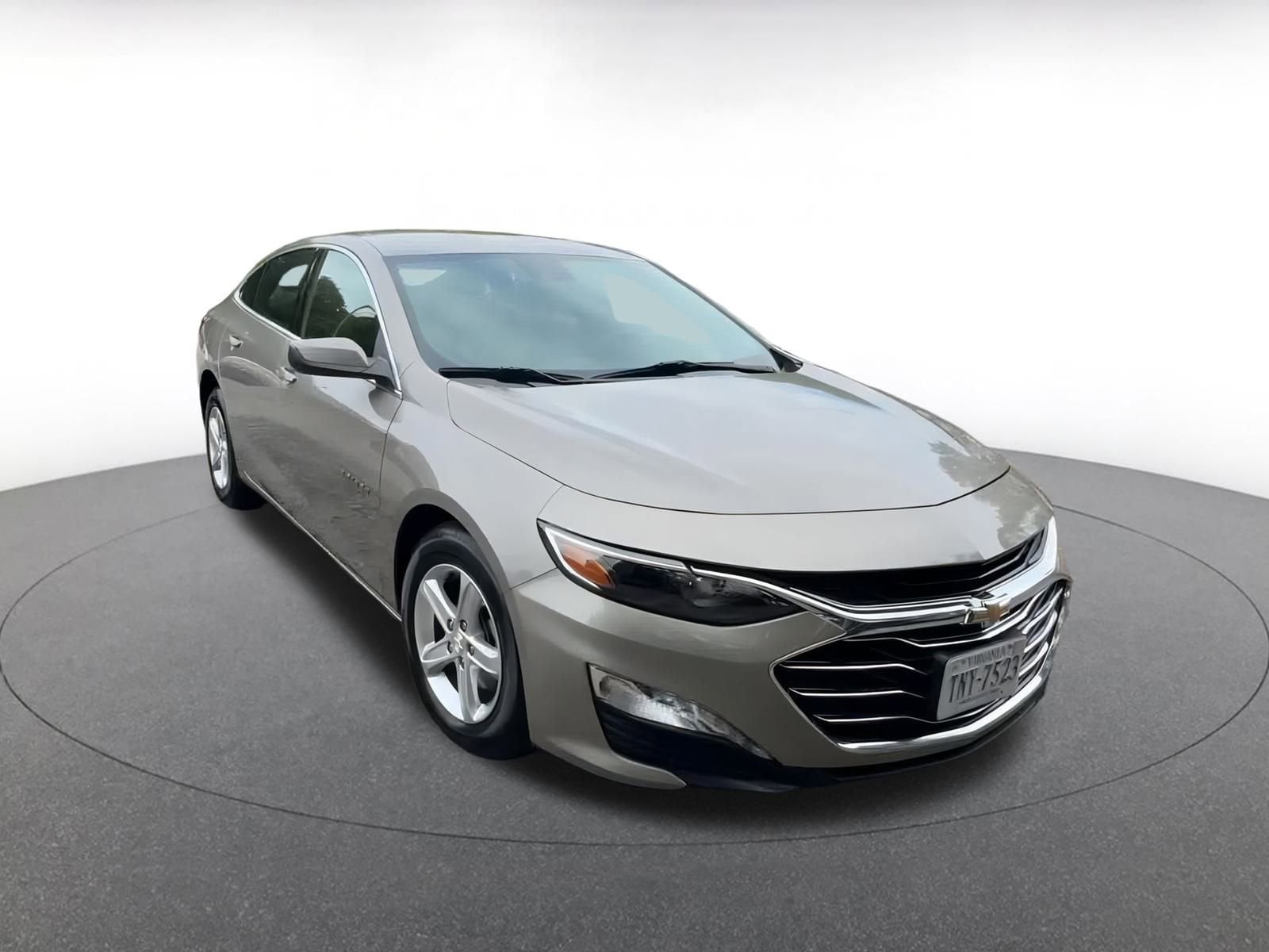 Thumbnail: 2023 Chevrolet Malibu - 3