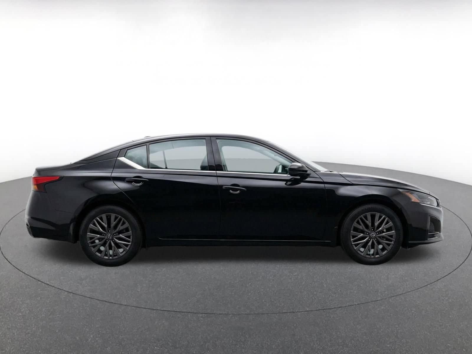 Thumbnail: 2025 Nissan Altima - 10