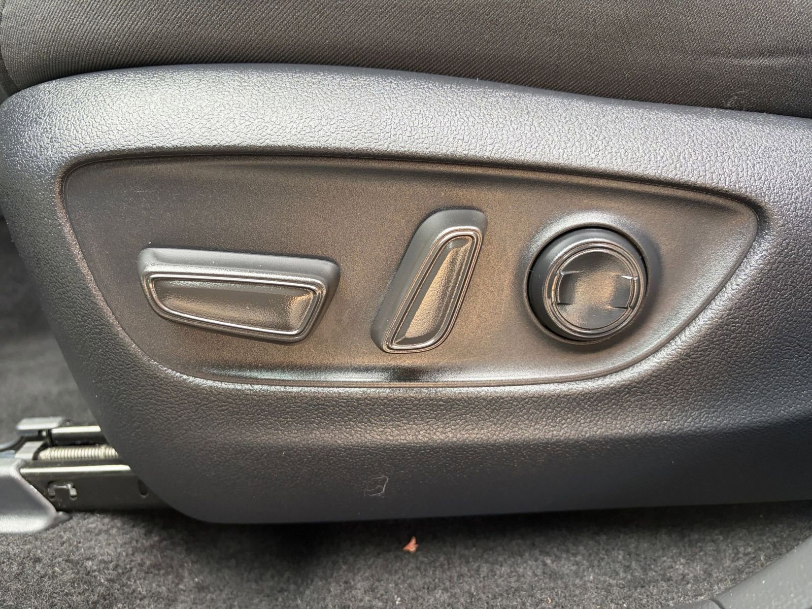 Thumbnail: 2025 Toyota RAV4 - 23