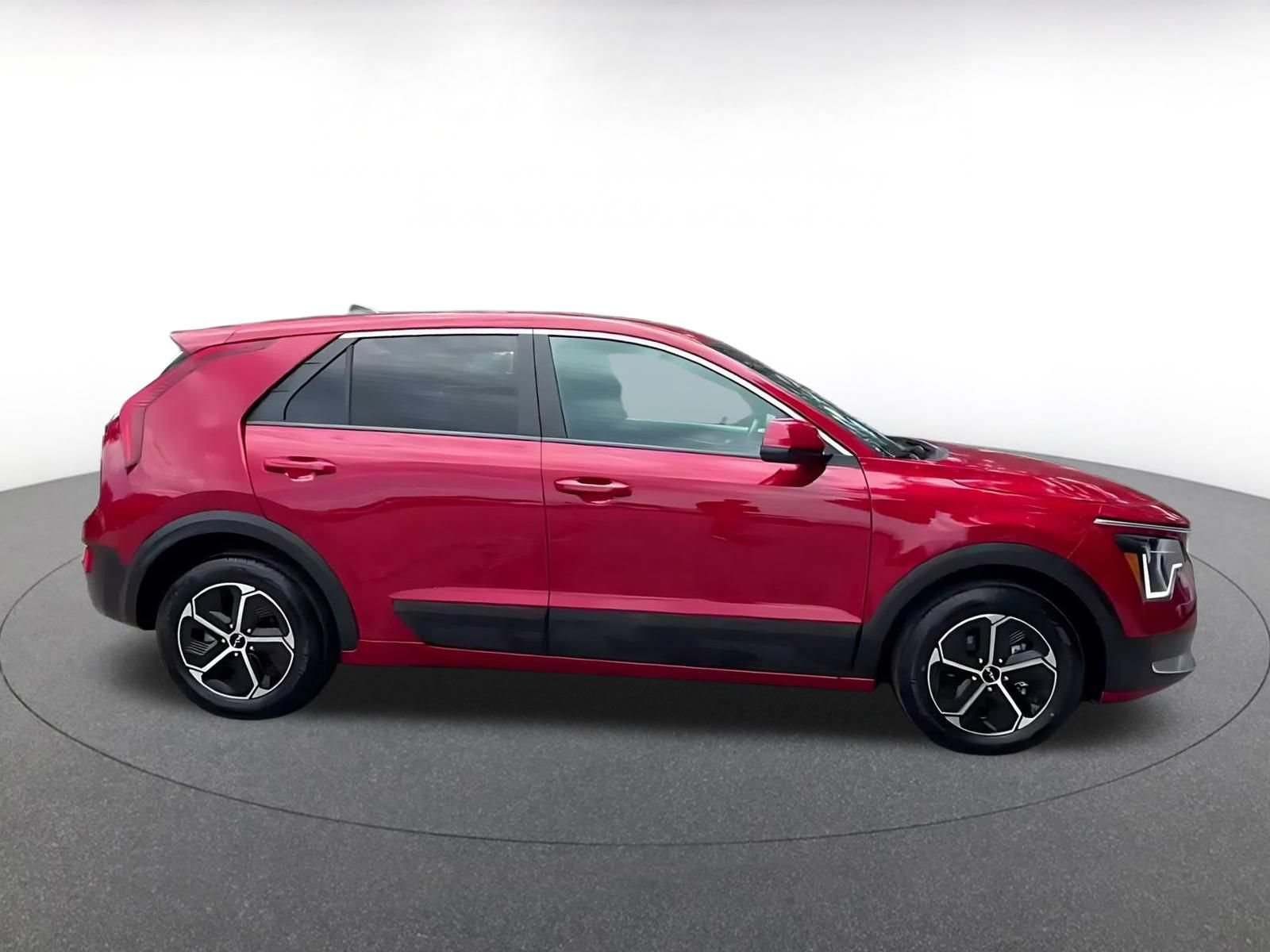 Thumbnail: 2026 Kia Niro - 13