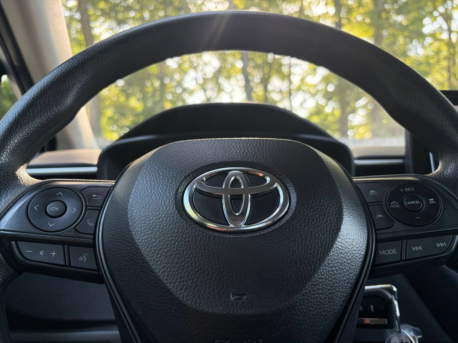 Thumbnail: 2025 Toyota Corolla - 25