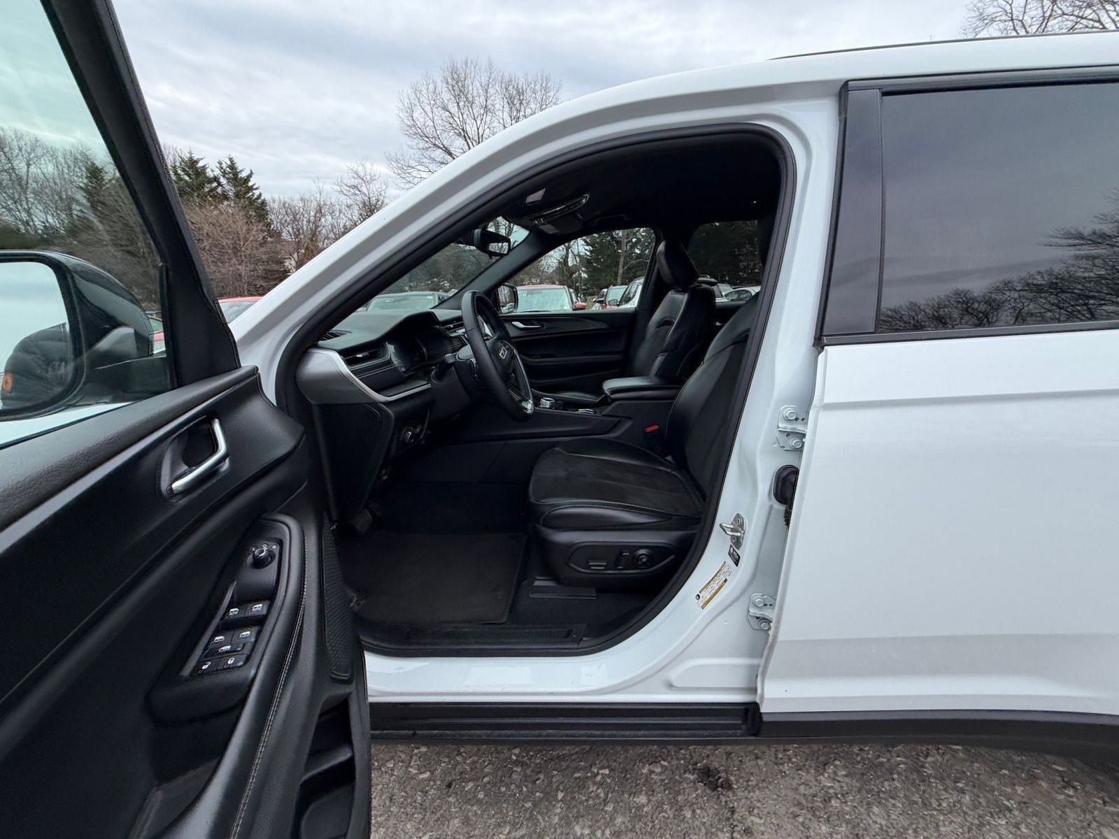 Thumbnail: 2023 Jeep Grand Cherokee - 28