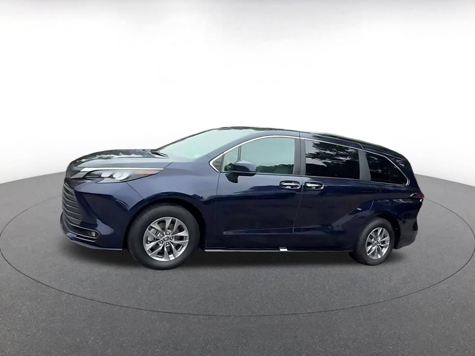Thumbnail: 2025 Toyota Sienna - 8