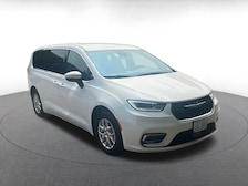 2023 Chrysler Pacifica Touring L -
                  Smithtown, NY