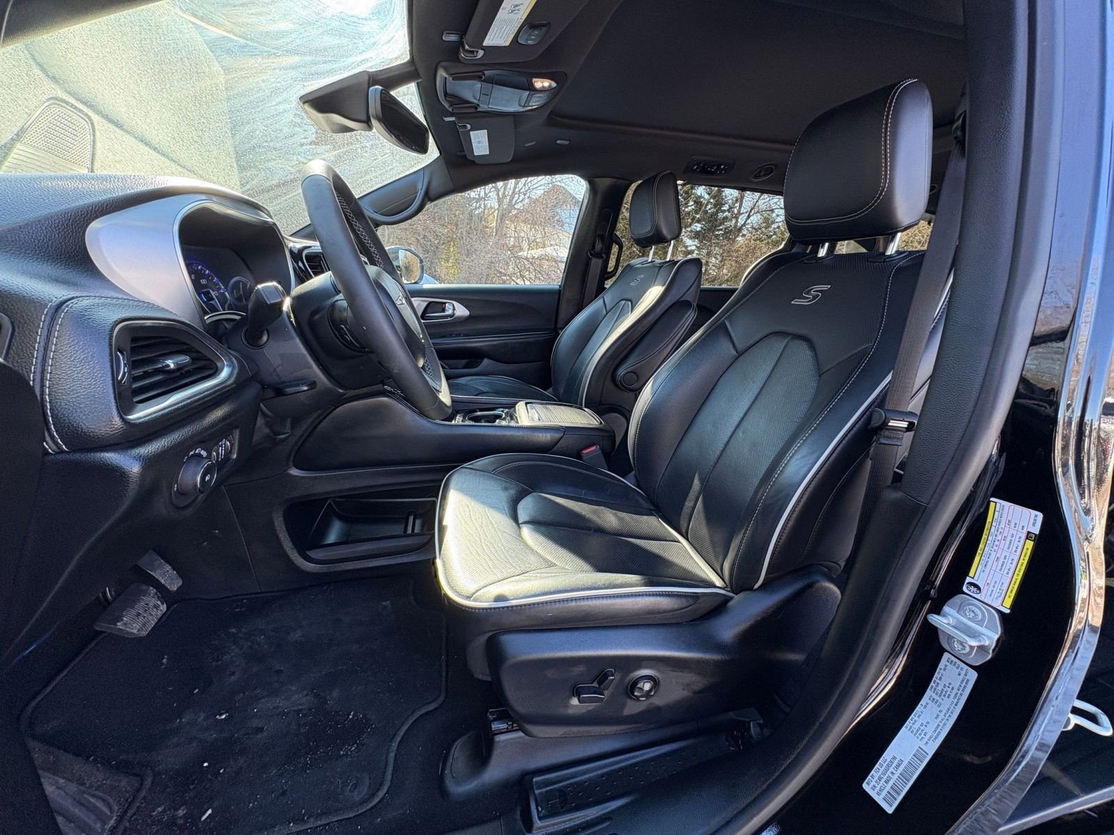 Thumbnail: 2025 Chrysler Pacifica - 24