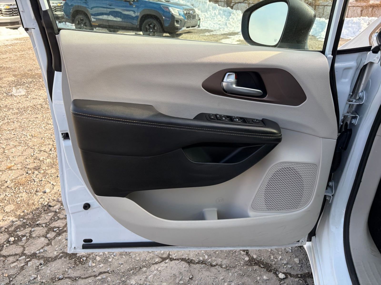 Thumbnail: 2024 Chrysler Voyager - 18