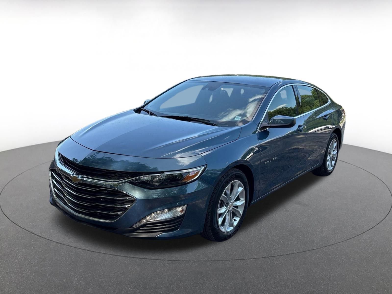 Thumbnail: 2024 Chevrolet Malibu - 3