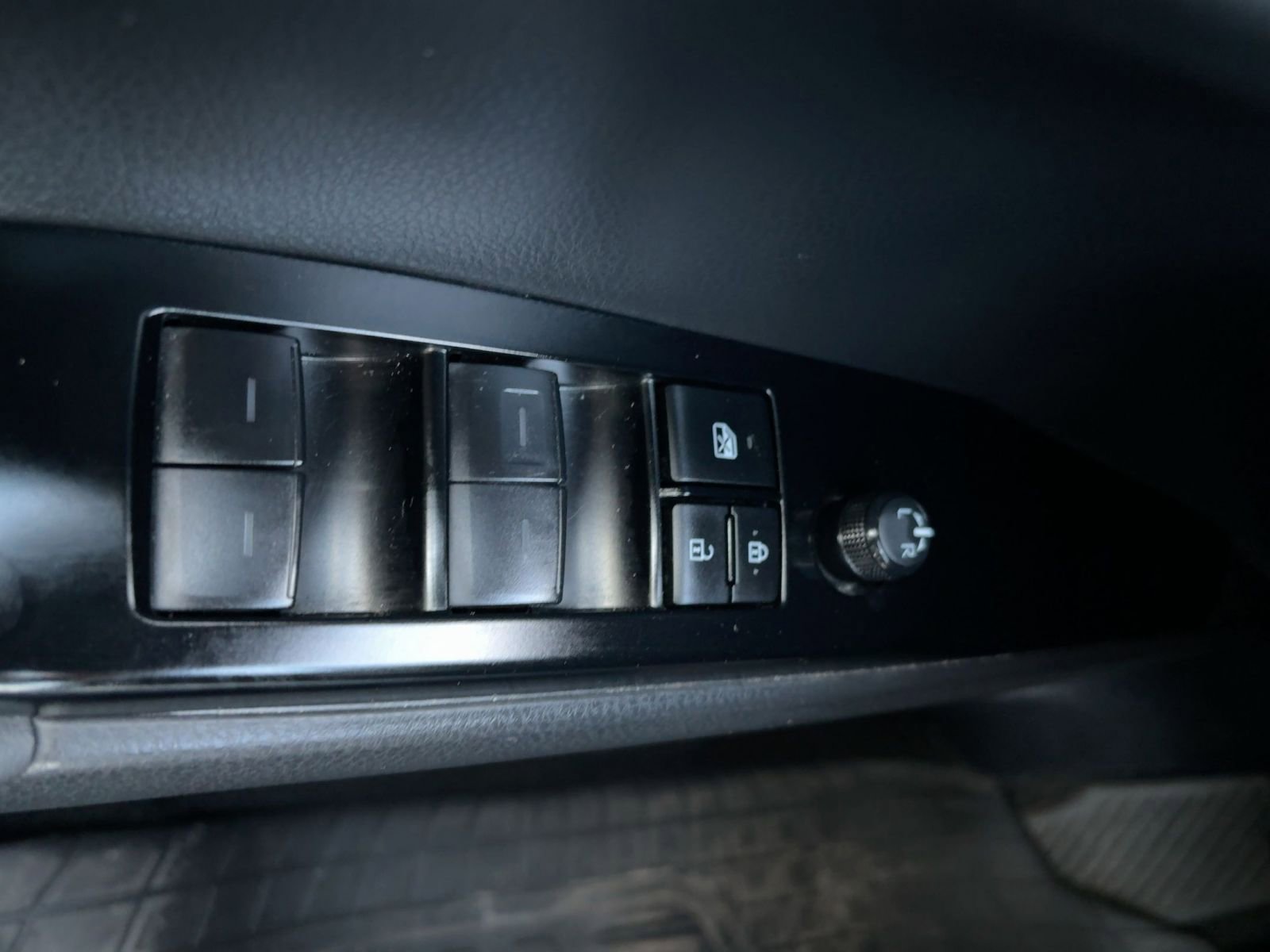 Thumbnail: 2025 Toyota Camry - 16