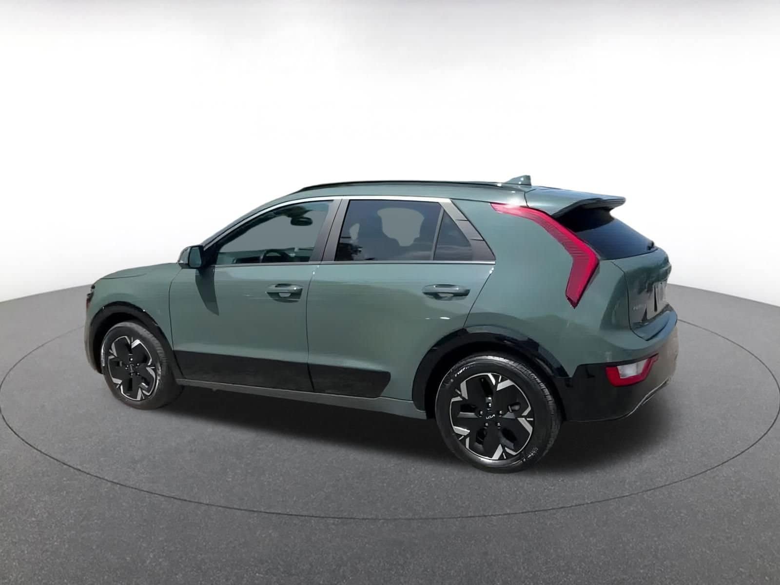 Thumbnail: 2023 Kia Niro - 11