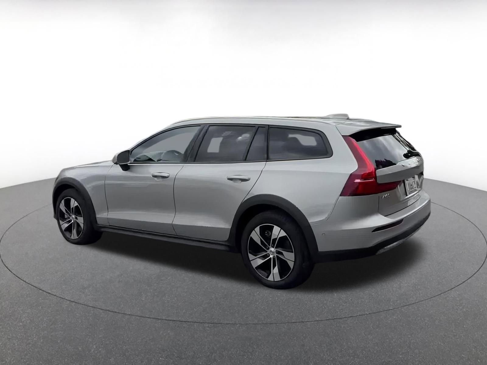 Thumbnail: 2025 Volvo S60 - 10