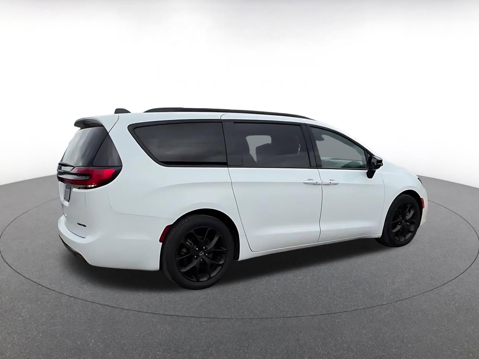 Thumbnail: 2025 Chrysler Pacifica - 14