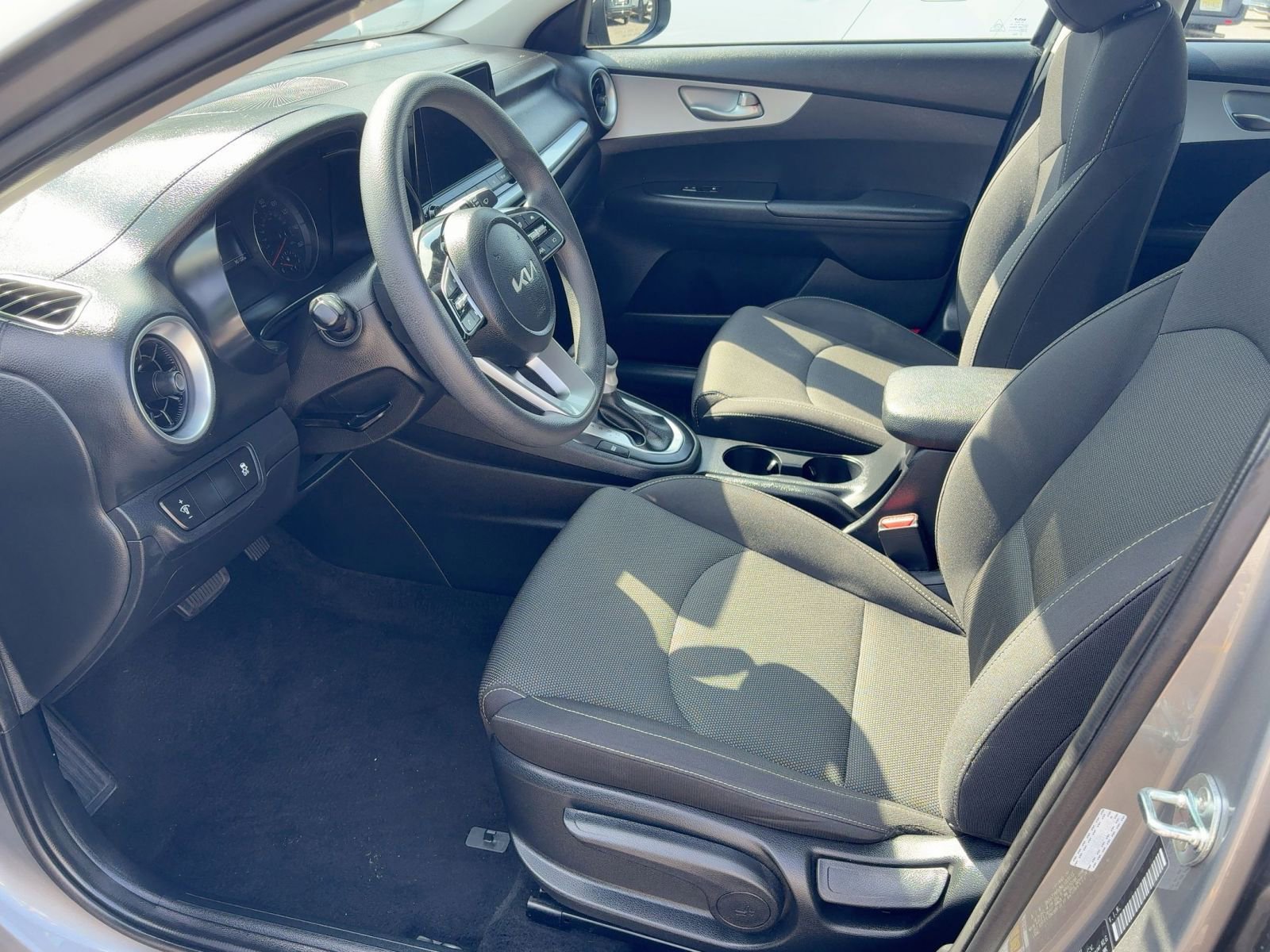 Thumbnail: 2024 Kia Forte - 11