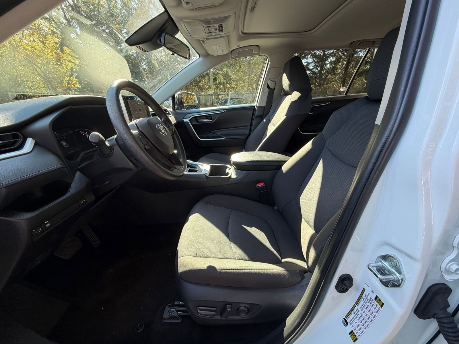 Thumbnail: 2025 Toyota RAV4 - 27