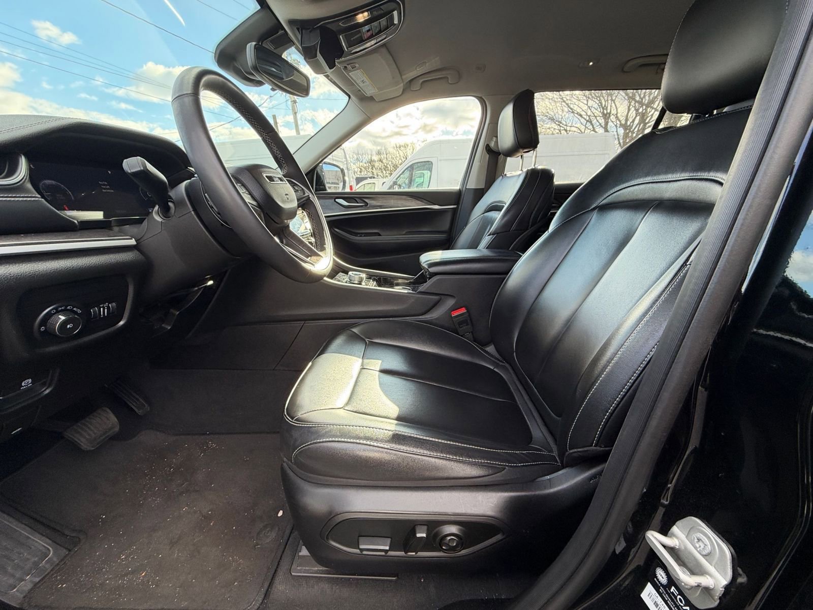 Thumbnail: 2023 Jeep Grand Cherokee - 27