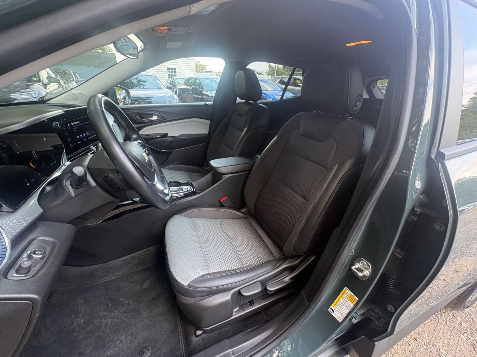 Thumbnail: 2025 Chevrolet Trax - 32