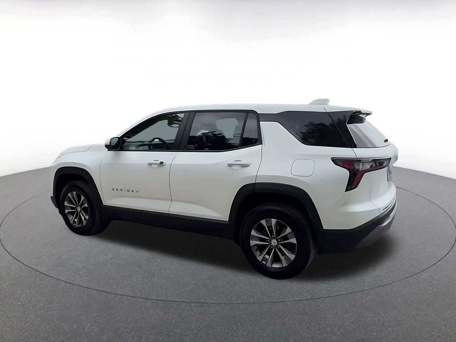 Thumbnail: 2025 Chevrolet Equinox - 10