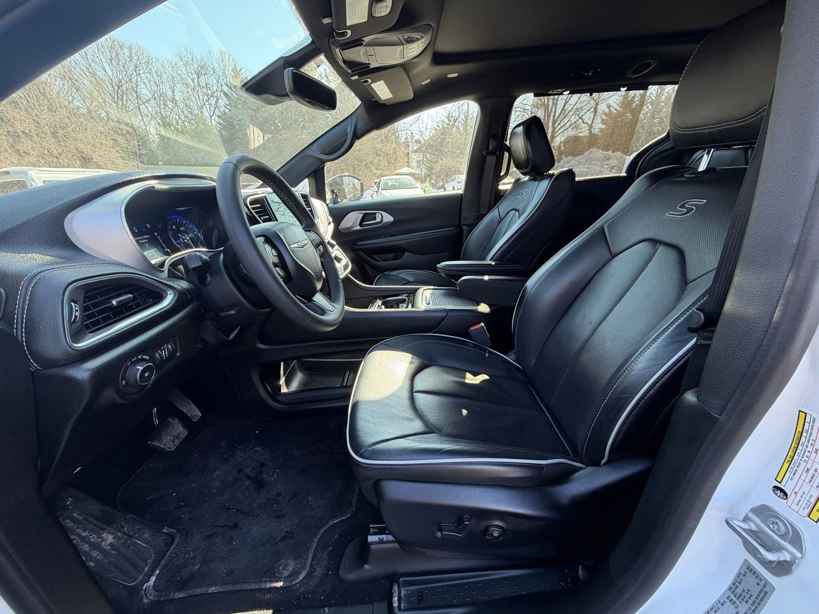 Thumbnail: 2025 Chrysler Pacifica - 27