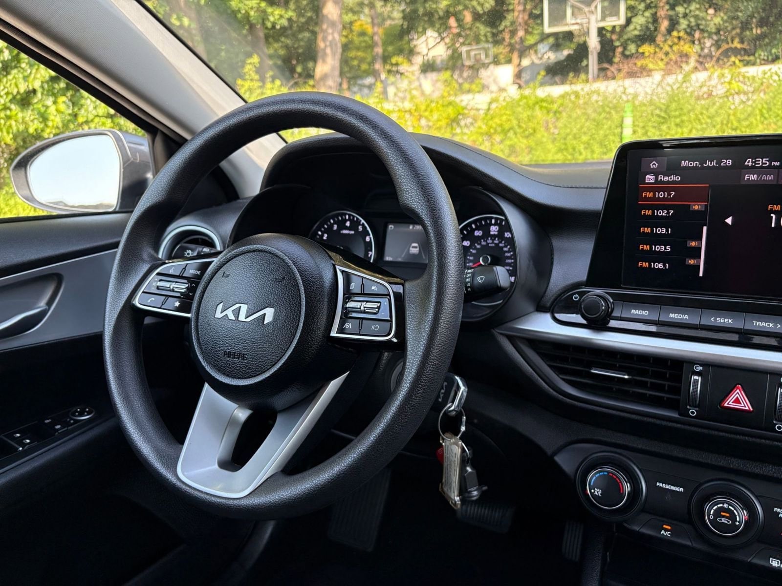 Thumbnail: 2023 Kia Forte - 32