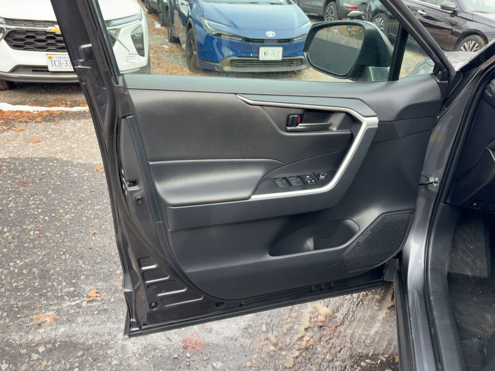 Thumbnail: 2025 Toyota RAV4 - 12