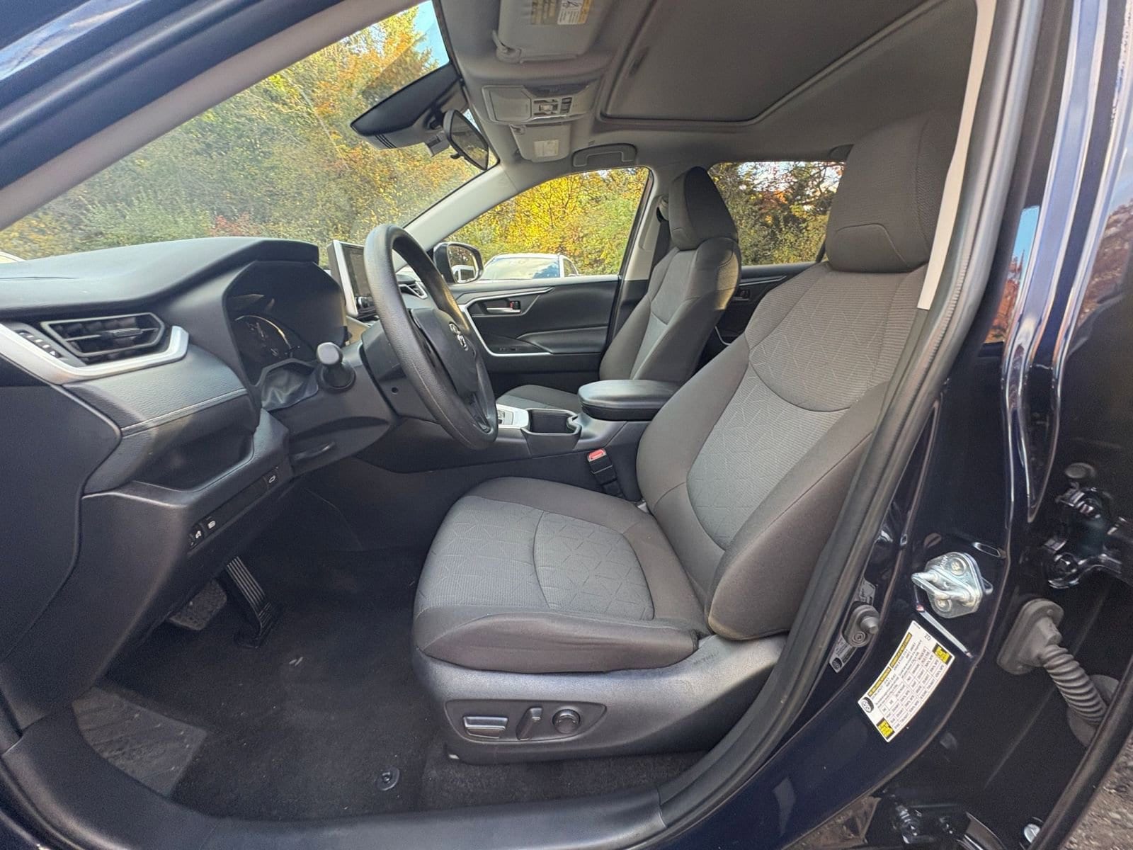 Thumbnail: 2025 Toyota RAV4 - 23