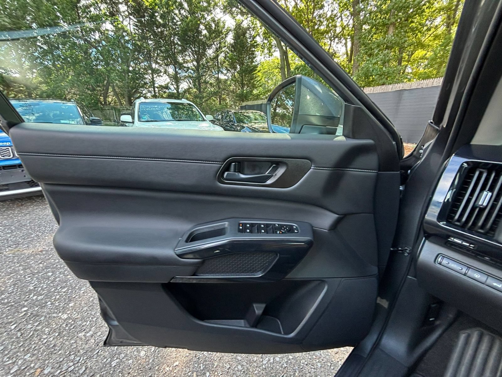 Thumbnail: 2025 Nissan Pathfinder - 18