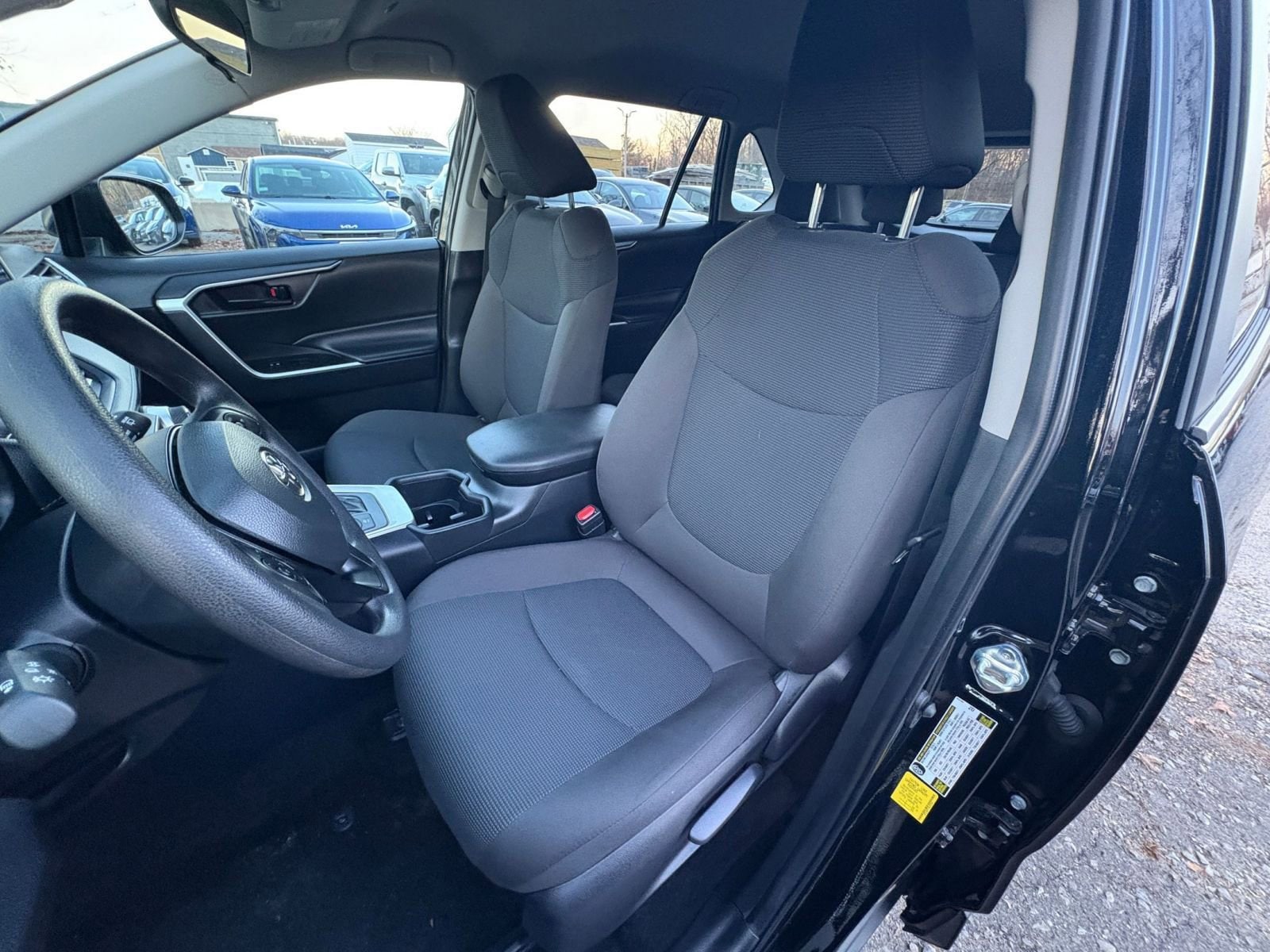 Thumbnail: 2025 Toyota RAV4 - 33