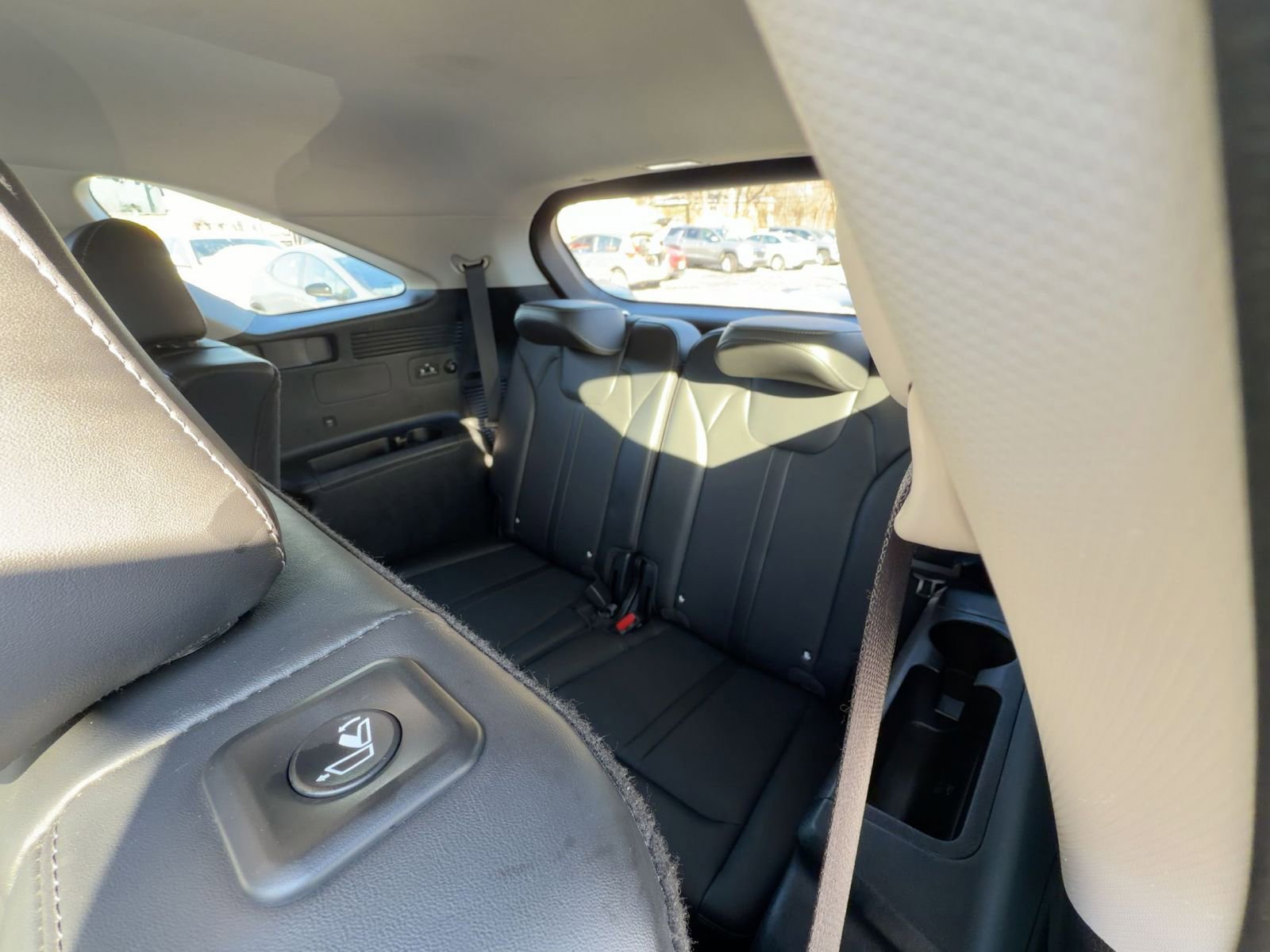 Thumbnail: 2024 Kia Sorento - 25