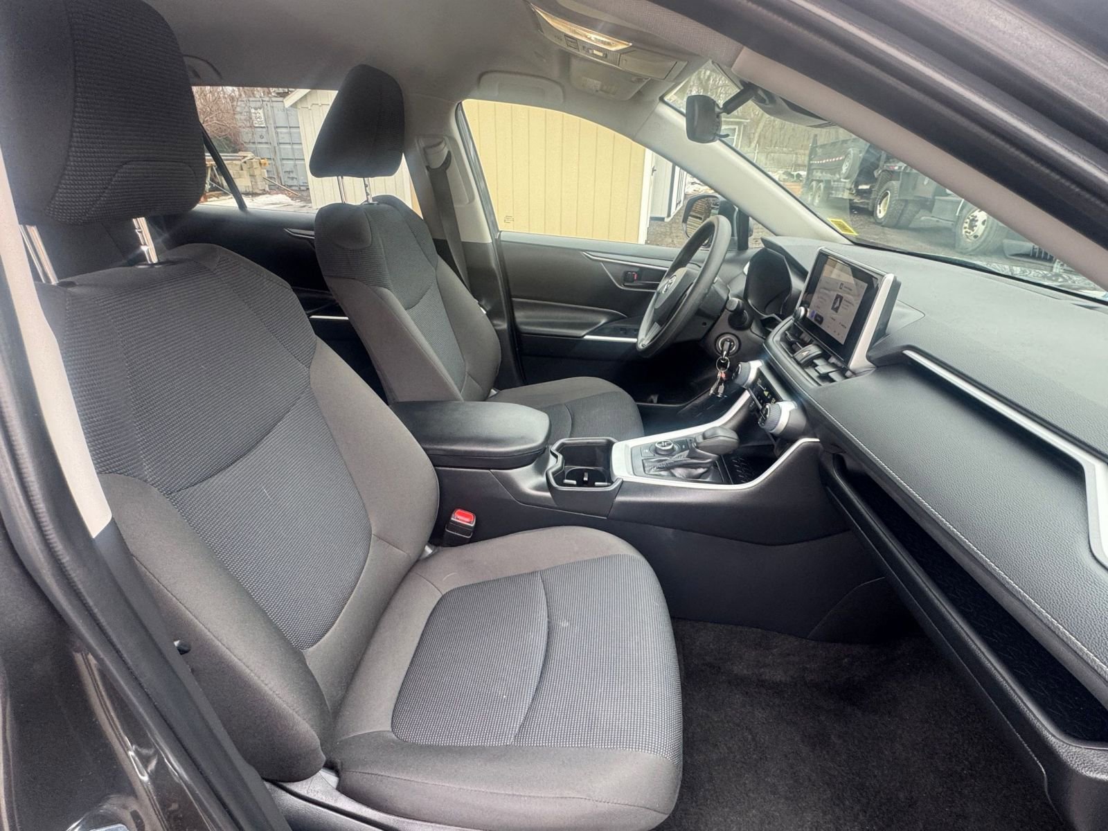 Thumbnail: 2025 Toyota RAV4 - 32