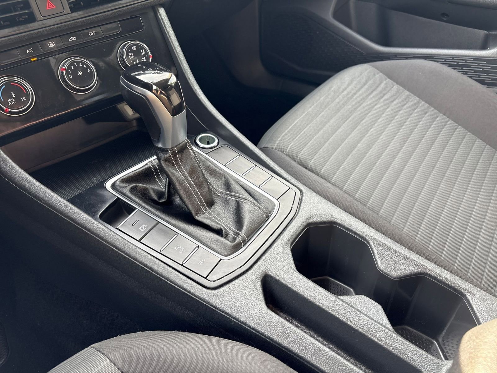 Thumbnail: 2024 Volkswagen Jetta - 18