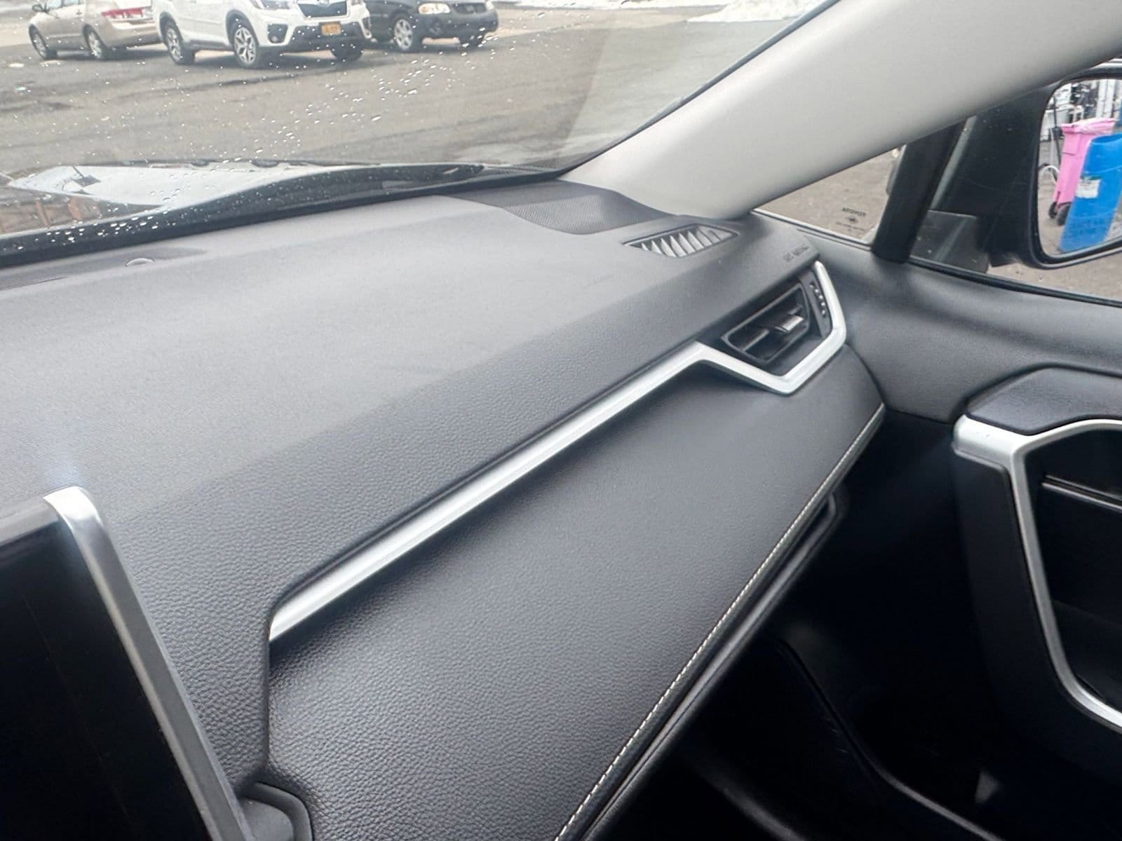 Thumbnail: 2025 Toyota RAV4 - 31